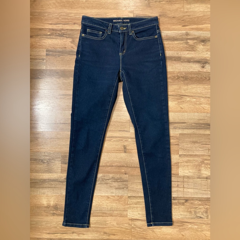MICHAEL KORS | Women’s Izzy Skinny Jeans Dark Wash - Picture 2 of 8